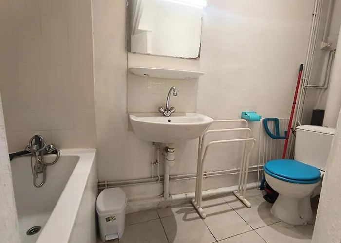 Sunny Right In The Center Of Apartment