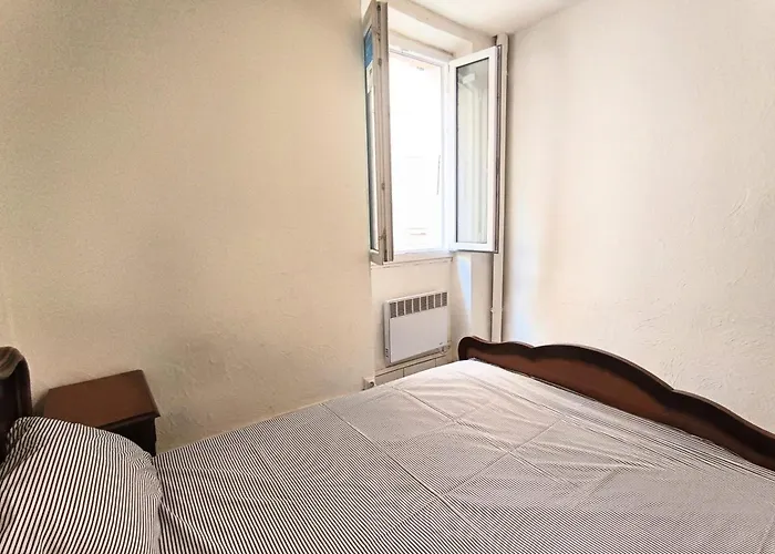 Sunny Right In The Center Of Apartment